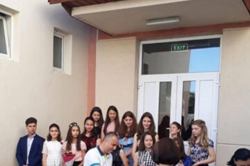 Fiecare elev care a obținut media 10 la finalul anului școlar a primit un premiu de câte 500 de lei de la primarul Dănuț Chidoveț