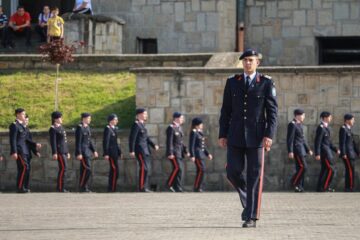 Ceremonialul ultimului apel a reunit alături de elevii claselor a XII-a rude și prieteni. Foto: Miruna Modiga, Laurențiu Sbiera
