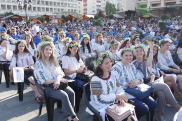 Absolvenții promoției 2019, de la Universitatea din Suceava, au fost celebrați în centrul municipiului