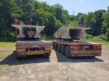 Primele grinzi pentru Podul Unirii, de 24 de metri lungime, au ajuns la Suceava