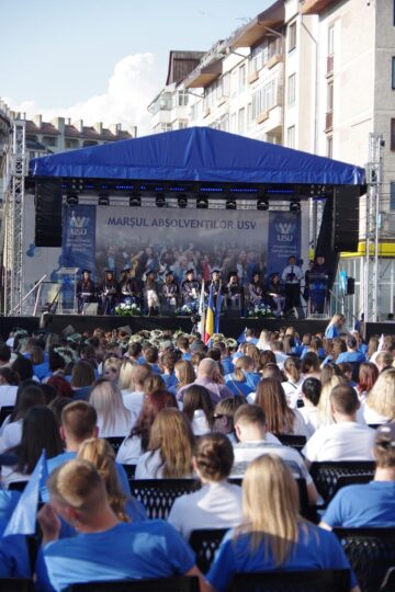 Absolvenții promoției 2019, de la Universitatea din Suceava, au fost celebrați în centrul municipiului