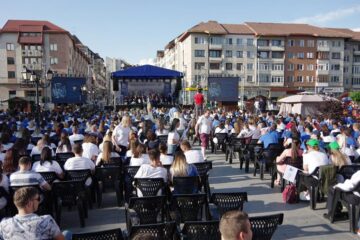 Absolvenții promoției 2019, de la Universitatea din Suceava, au fost celebrați în centrul municipiului
