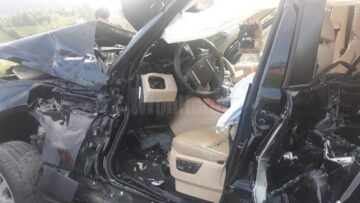 Un autoturism a fost lovit în plin de trenul Iași-Timișoara la Câmpulung Moldovenesc