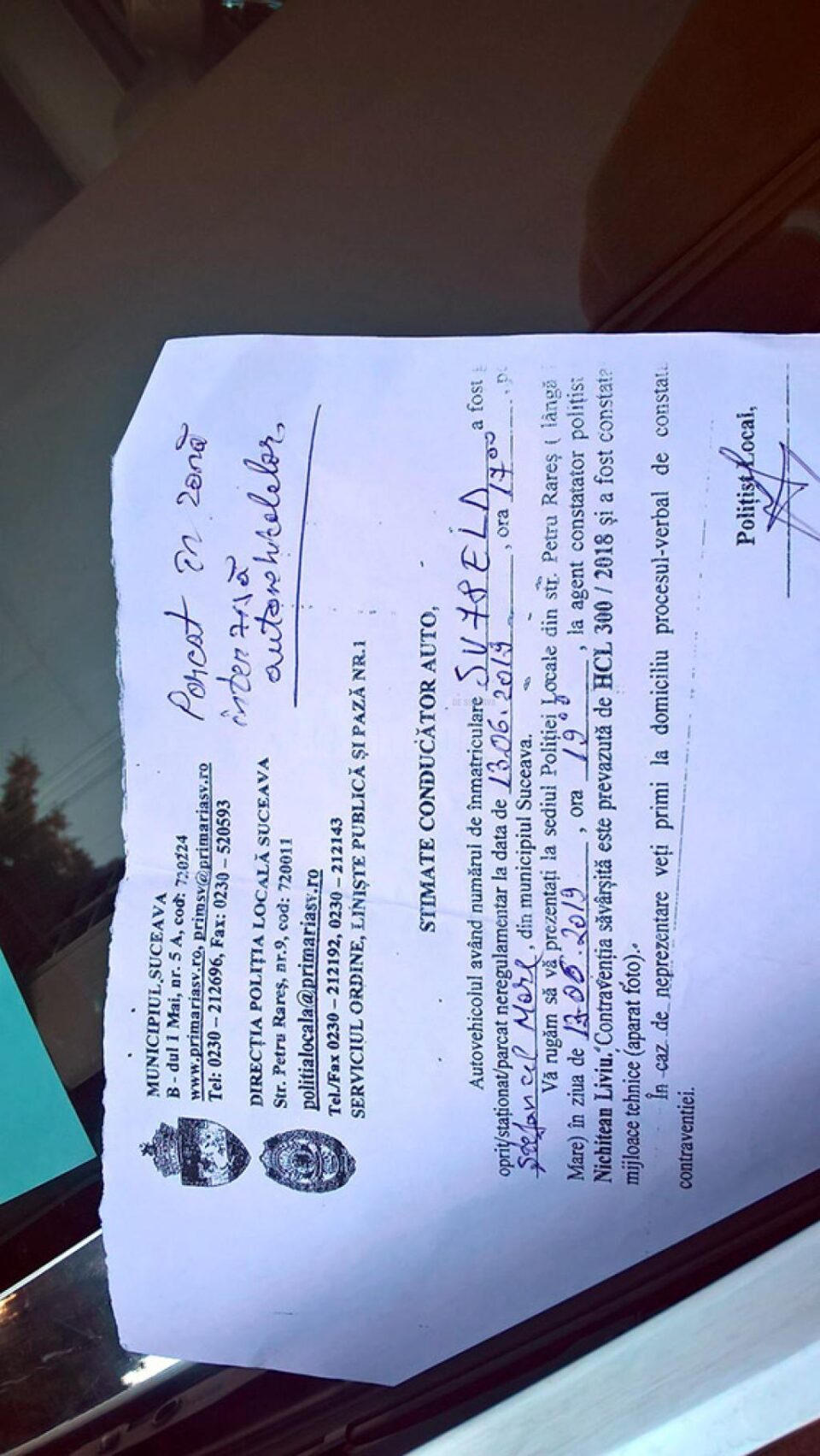 Autoturismul a atras atenția sucevenilor, dar și a polițiștilor locali