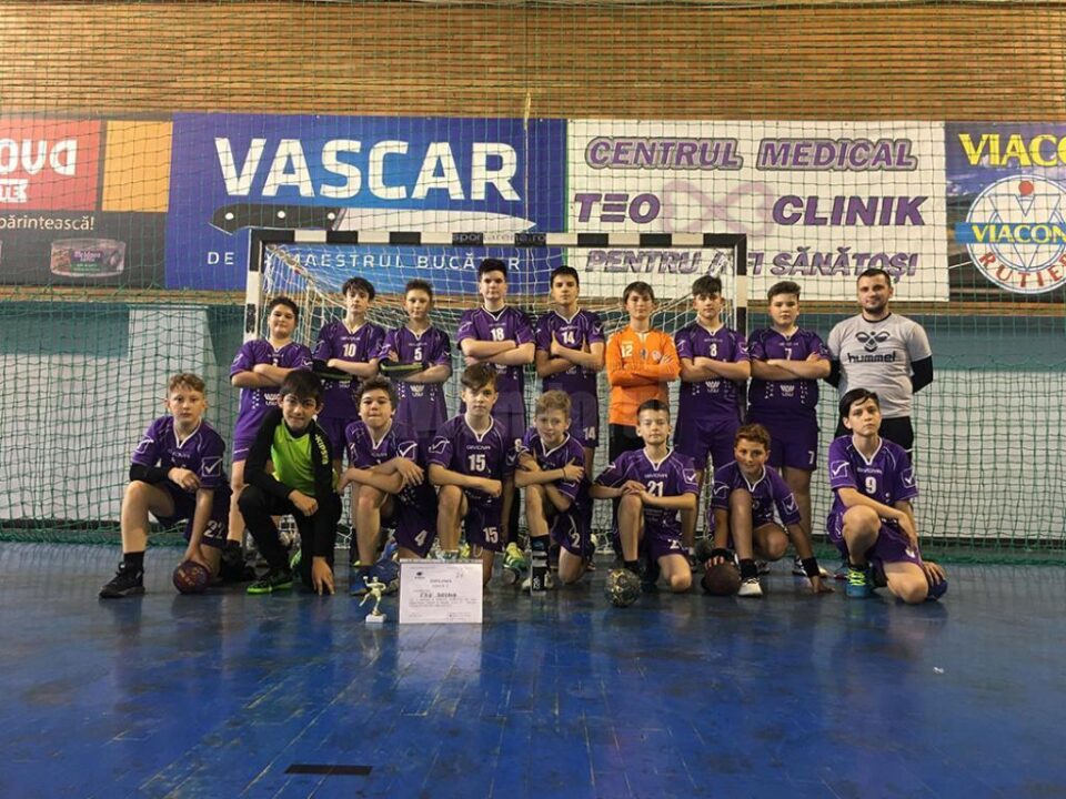 CSU Suceava a câștigat toate cele trei meciuri din grupă la turneul final al naționalelor de juniori IV CSU Suceava a câștigat toate cele trei meciuri din grupă la turneul final al naționalelor de juniori IV