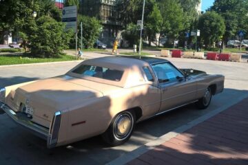 Autoturismul a atras atenția sucevenilor, dar și a polițiștilor locali