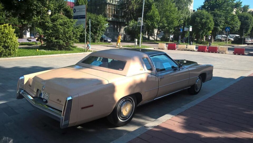 Autoturismul a atras atenția sucevenilor, dar și a polițiștilor locali