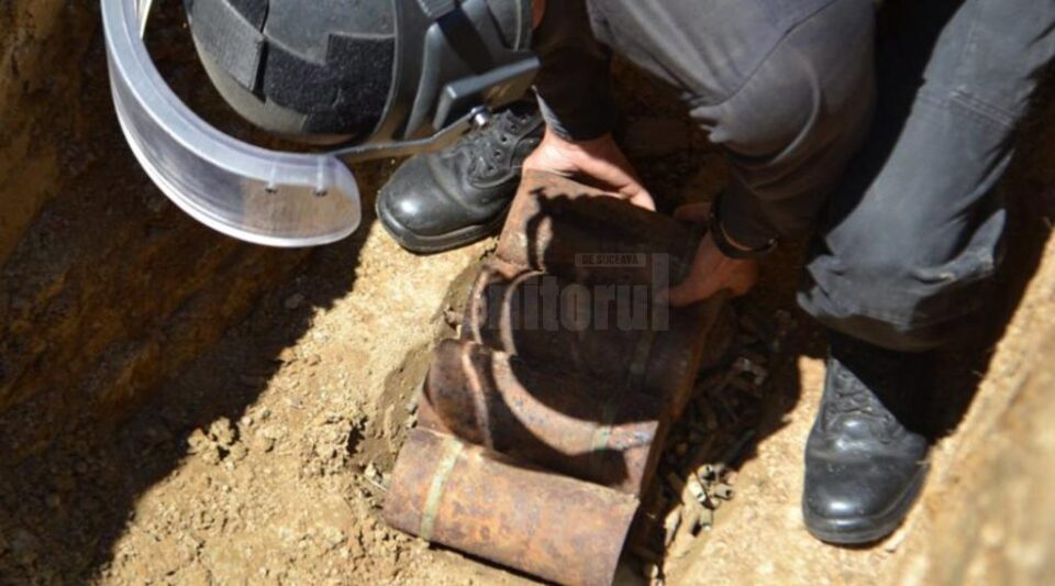 Muniție rămasă din timpul războaielor, distrusă de pirotehniști în poligon Muniție rămasă din timpul războaielor, distrusă de pirotehniști în poligon