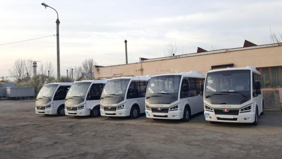 Ambele trasee care includ Zamca sunt deservite cu autobuze de capacitate mică, Karsan Jest și Karsan Jest Electric