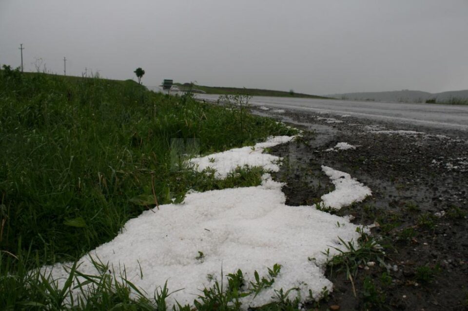 Cod portocaliu de ploi torențiale, grindină și vijelii în Broșteni, Mălini, Frasin, Stulpicani, Slatina, Ostra și Crucea