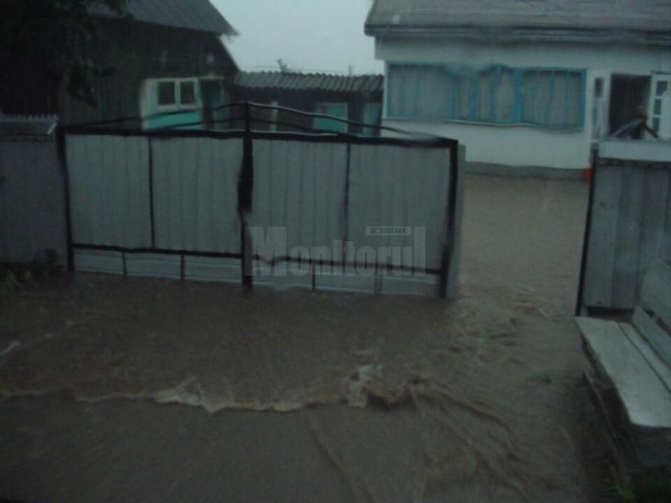 Cod portocaliu de inundații în județul Suceava, luni, până la ora 24.00