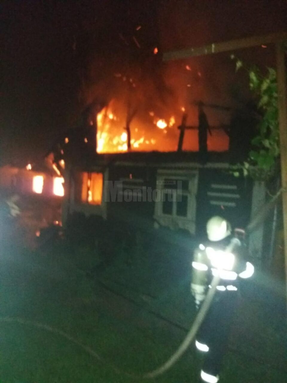 Corpul carbonizat al barbatului de 38 de ani a fost gasit in bucataria de vara, distrusa in incendiu