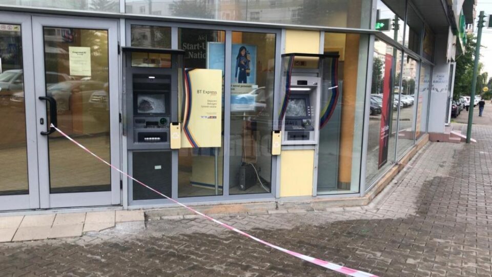 Bancomatele distruse