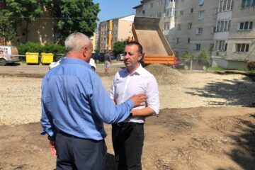 Lucrările de amenajare a unui loc de joacă cu o suprafață totală de 1000 mp au început în cartierul Obcini