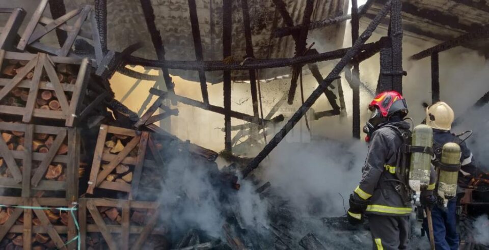 Interventie in timpul incendiului de la Salcea