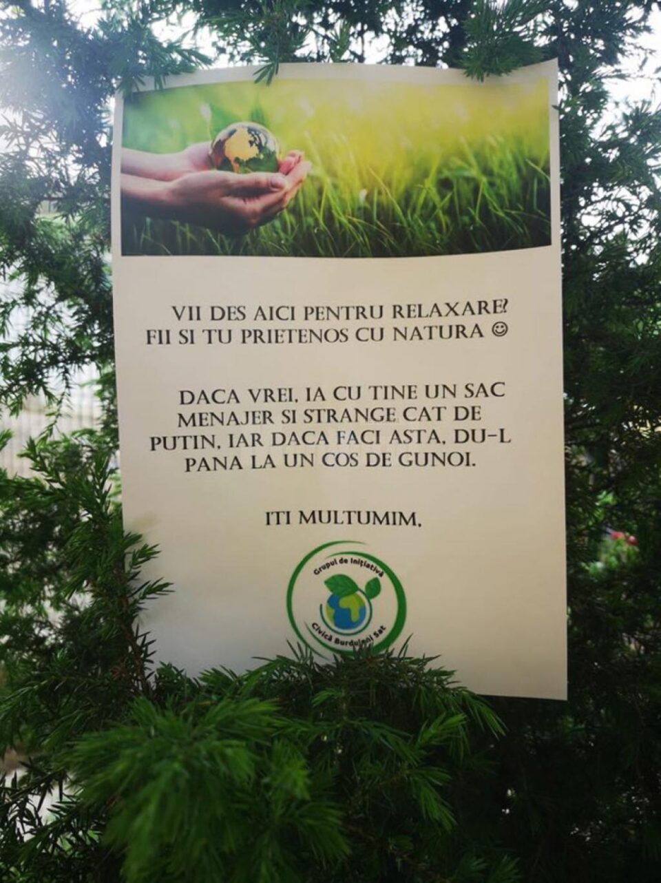 Afișe și saci montați de Grupul de Inițiativă Civică Burdujeni Sat
