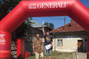 Tudor Petracovici și profesorul coordonator Liviu Maftean