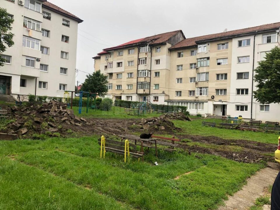 Lucrările de amenajare a unui loc de joacă cu o suprafață totală de 1000 mp au început în cartierul Obcini 2