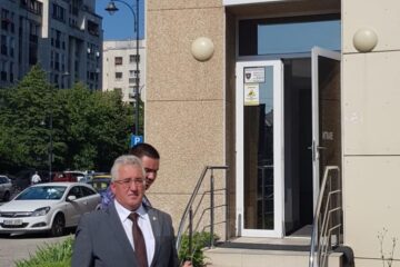 Proiectul de realizare a unui teren de fotbal de dimensiuni UEFA, dar și cel al Sălii Polivalente, aduse în atenția CNI de primarul Ion Lungu Proiectul de realizare a unui teren de fotbal de dimensiuni UEFA, dar și cel al Sălii Polivalente, aduse în atenția CNI de primarul Ion Lungu