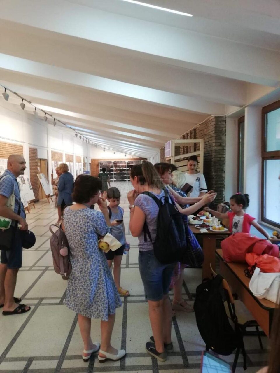 Circa 400 de kg de fructe proaspete, servite copiilor care au vizitat expoziția de benzi desenate „Valerian”