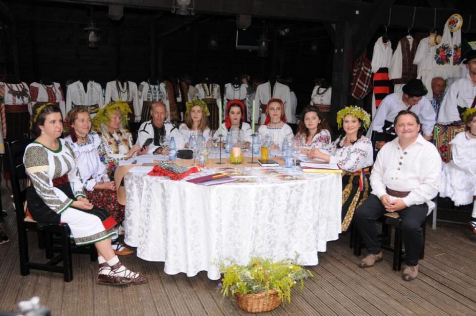 Juriul festivalului, format în acest an din reprezentanți ai tuturor zonelor etnografice ale țării