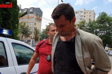 Bărbatul care a aruncat cu pietre în mocănița de la Moldovița și a tăiat cauciucurile mai multor mașini a fost reținut
