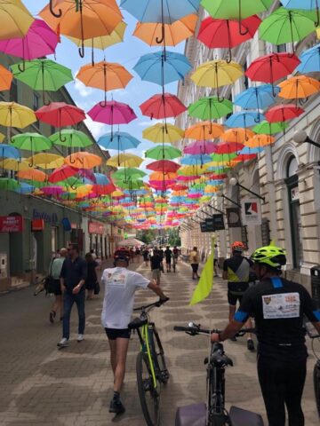 Cei cinci humoreni plecați în turul țării cu bicicletele au străbătut deja mai bine de jumătate din traseu