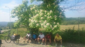 Cei cinci humoreni plecați în turul țării cu bicicletele au străbătut deja mai bine de jumătate din traseu