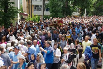 Zâmbitor, IPS Pimen binecuvântează mulțimea