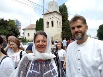 La cei 90 de ani ai săi, ÎPS Pimen, Arhiepiscopul Sucevei și Rădăuților, a parcurs pe jos tot traseul procesiunii cu moaștele Sfântului Ioan cel Nou de la Suceava