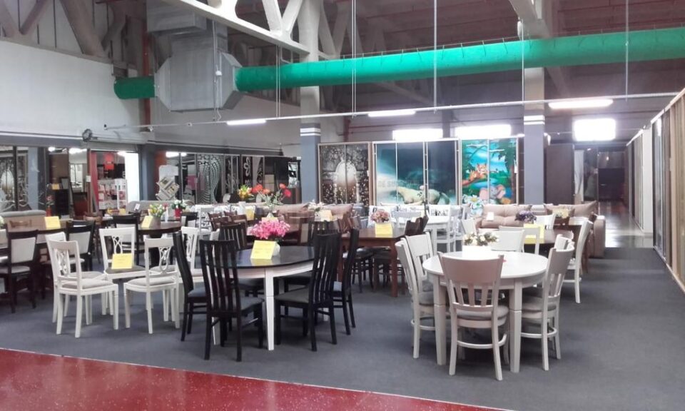 Cea mai extinsă expoziție de mobilă se dezvoltă pe locul fostei fabrici de mobilă