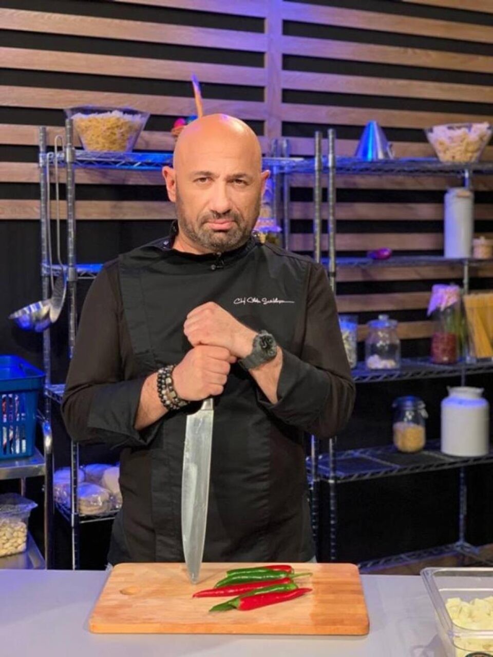 Chef Cătălin Scărlătescu va găti pentru public, duminică, la Muzeul Satului Bucovinean Chef Cătălin Scărlătescu va găti pentru public, duminică, la Muzeul Satului Bucovinean