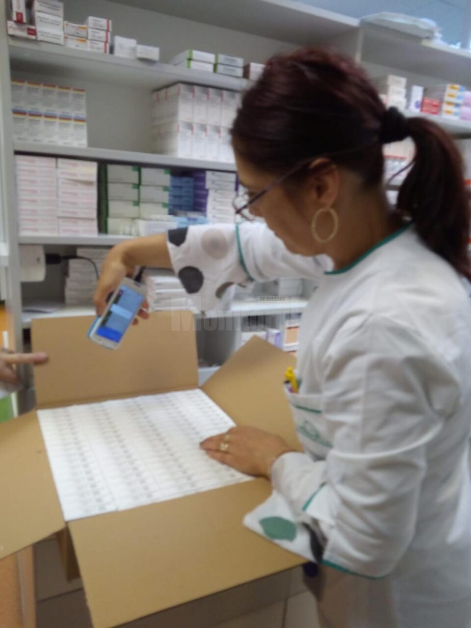 Procesul de scanare a medicamentelor pentru verificarea autenticității