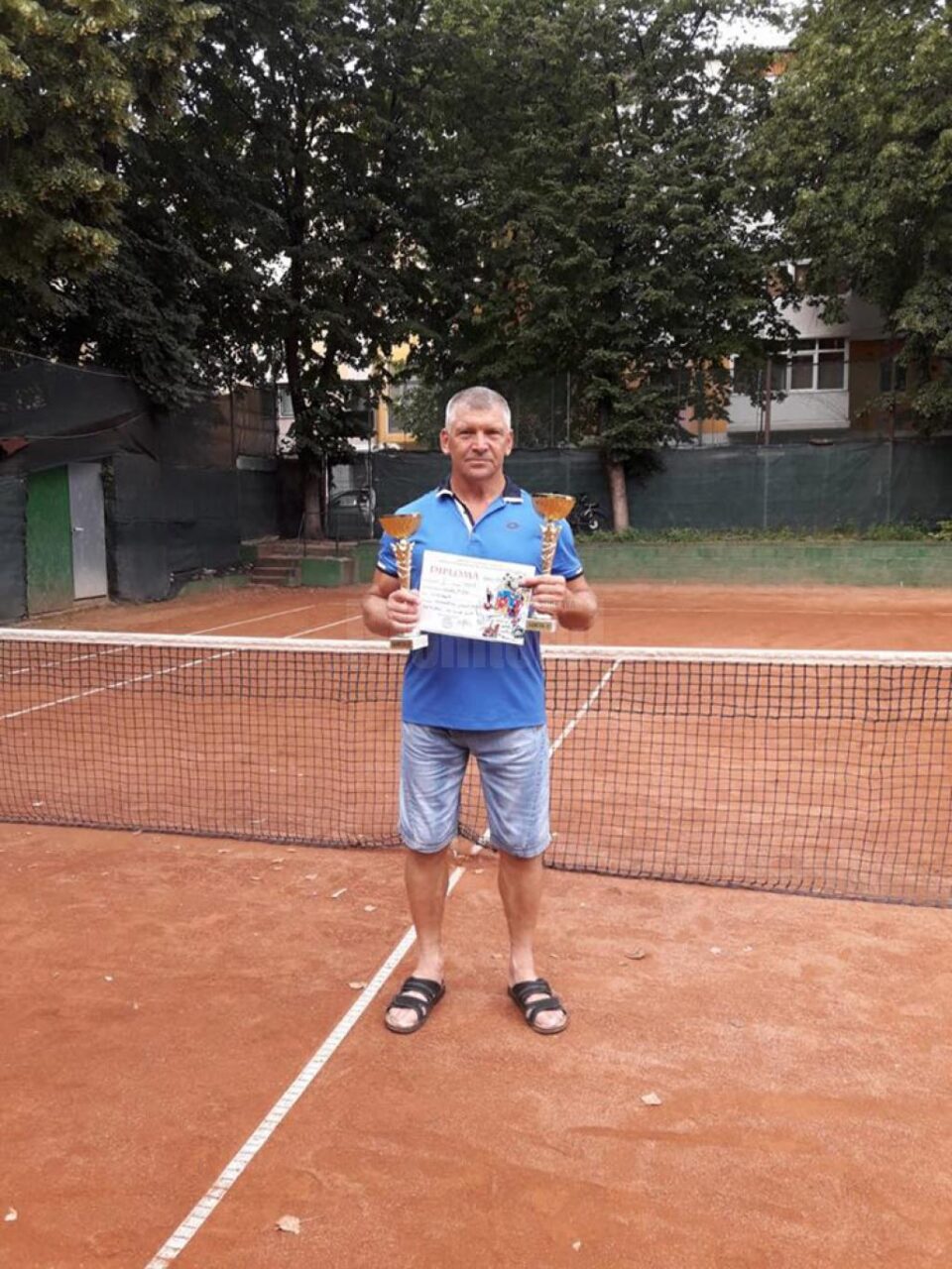 Viorel Negru s-a impus atât la simplu, cât și la dublu