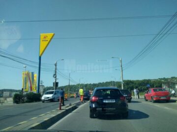 Circulație de coșmar între Burdujeni și centrul Sucevei, după ce ieri a fost închis un sens de mers pe podul de la Bazar