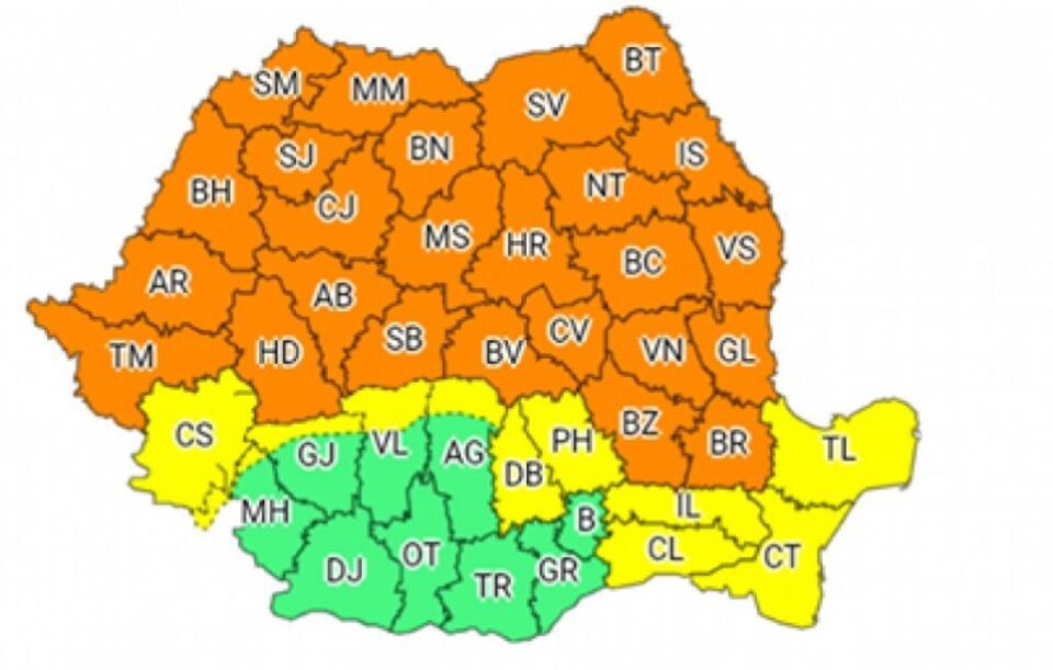 Cod portocaliu de vijelii, grindină și ploi torențiale în județul Suceava