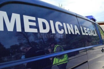 Un tânăr de 23 de ani a murit electrocutat, după ce a încercat să ia o cheie ascunsă în panoul electric