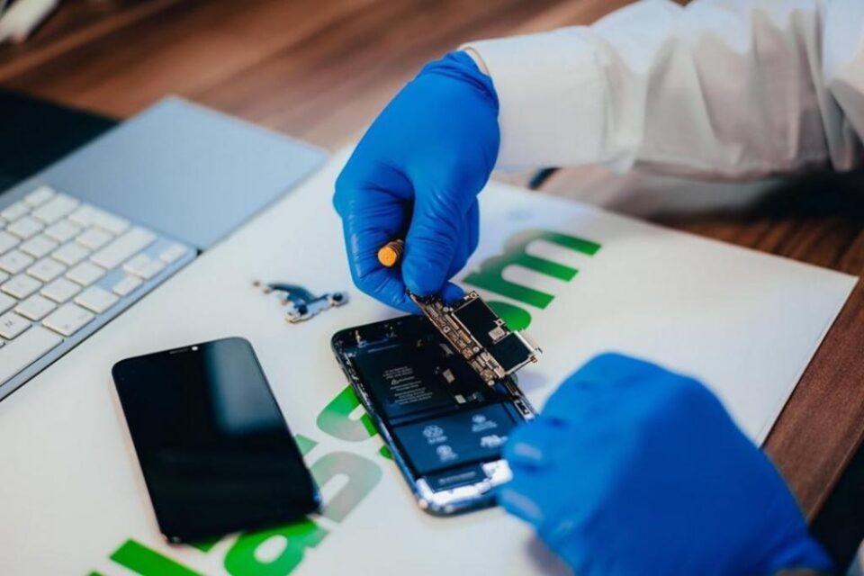 Reparațiile telefoanelor - o soluție optimă de la Glassgsm