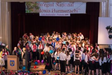 Elevii Colegiului "Eudoxiu Hurmuzachi"