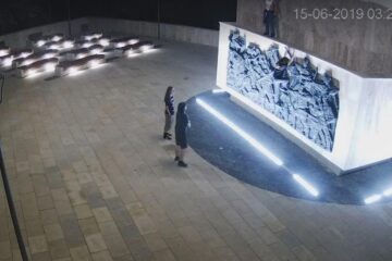 Un grup de adolescenți a vandalizat statuia ecvestră a lui Ștefan cel Mare