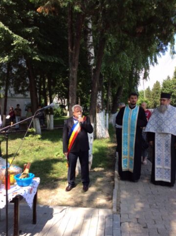 Bustul eroului aviator căpitan Vasile Niculescu a fost dezvelit ieri, la Rădăuți, în parcul din vecinătatea Colegiului Național „Eudoxiu Hurmuzachi”
