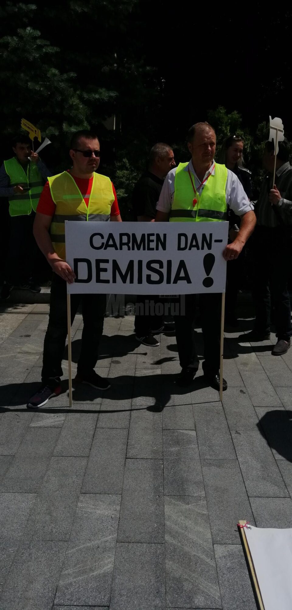 Protest al polițiștilor în fața Prefecturii Suceava
