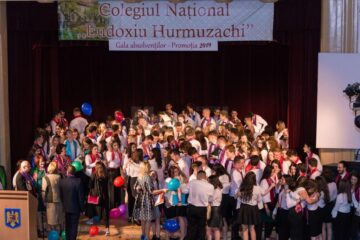 Elevii Colegiului "Eudoxiu Hurmuzachi"