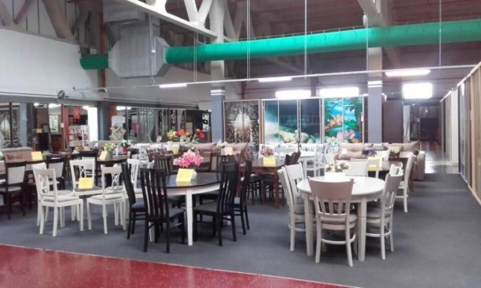 Cea mai extinsă expoziție de mobilă se dezvoltă pe locul fostei fabrici de mobilă