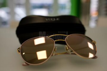 Stil, eleganță și protecție împotriva razelor UV, cu ochelarii de soare de la OPTIK TATARU