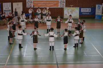 Ansamblul „Balada Dornelor”, la un festival internațional de folclor, în Polonia