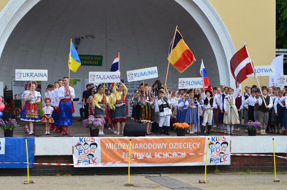 Ansamblul „Balada Dornelor”, la un festival internațional de folclor, în Polonia