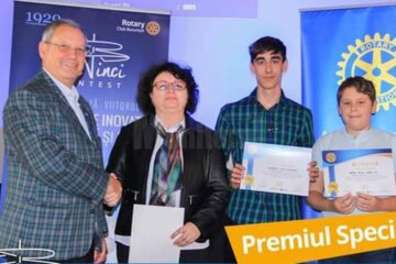 Cei doi elevi, îndrumați de prof. Anca Greculeac, au fost premiați și de Dumitru Prunariu