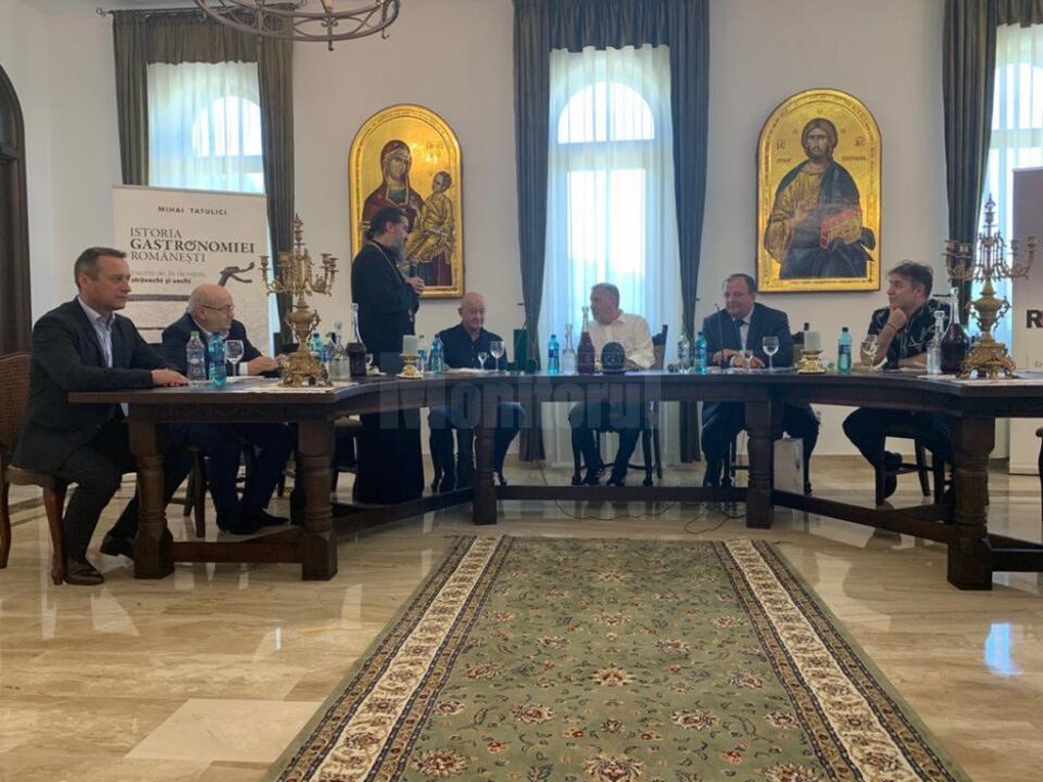 Gheorghe Flutur a participat la Sihăstria Putna la lansarea a două cărți scrise de Mihai Tatulici Gheorghe Flutur a participat la Sihăstria Putna la lansarea a două cărți scrise de Mihai Tatulici