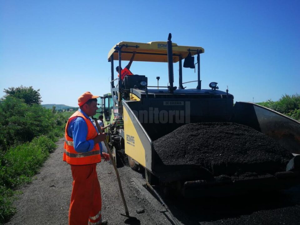 Lucrări de turnare de covor asfaltic pe ambele porțiuni ale E 85 din județul nostru
